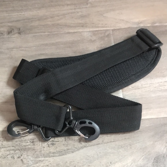 Swiss Gear by Wenger computer and Tablet crossbody bag. - Picture 4 of 9